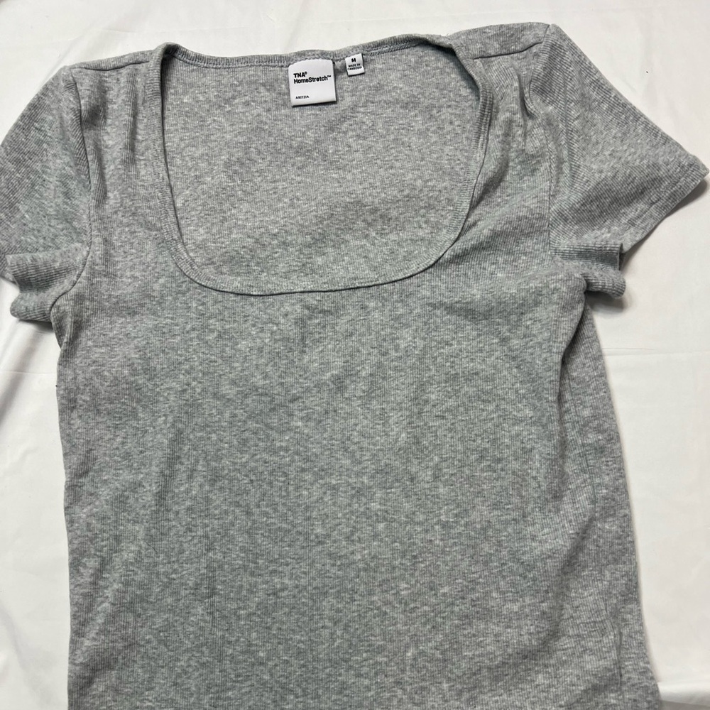 Aritzia Gray Scoop Neck Short Sleeve Tee